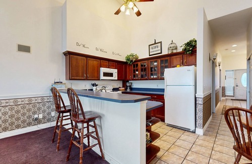 Ocean Shores Condo | Oceanfront suite w/deck, beach view, fireplace & jetted tub