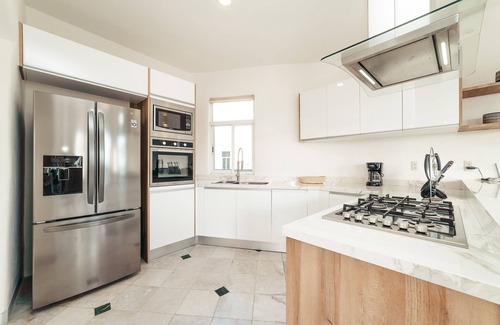 P Chahue Condo | Oceanfront Two Bedroom W/Private Rooftop Terrace