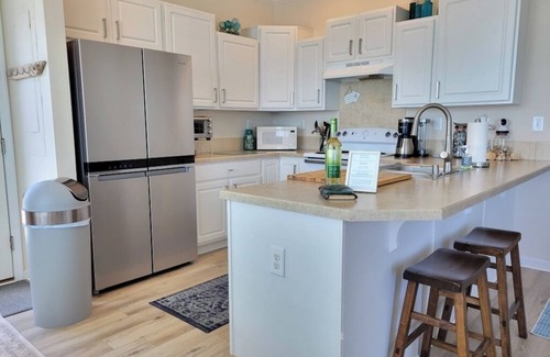 McCutcheon Field House | OCEANFRONT, Chic Décor, Private Beach Access!
