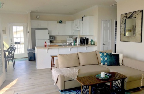 McCutcheon Field House | OCEANFRONT, Chic Décor, Private Beach Access!