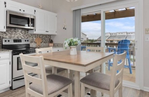 Sneads Ferry House | Oceanfront 2BR Sleeps 6 - Linens, Beach Chairs & Intracoastal Fishing & Kayaking