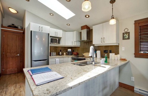 Port Renfrew Cabin | Oceanfront view, sleep 7, pet friendly in Port Renfrew BC
