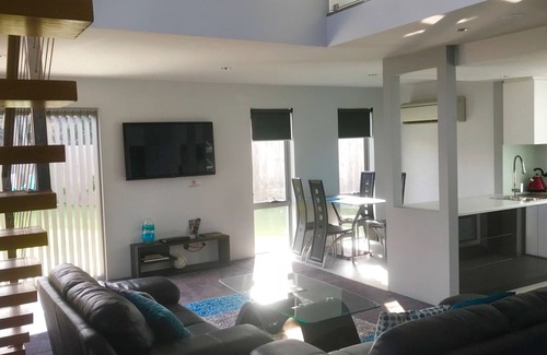Devonport House | Oceans -self contained Townhouse Devonport Corporate discounts