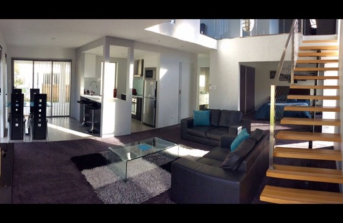 Devonport House | Oceans -self contained Townhouse Devonport Corporate discounts