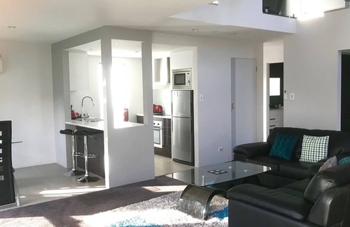 Devonport House | Oceans -self contained Townhouse Devonport Corporate discounts