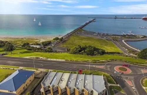 Portland Apartment | Oceanscape ~ OCEAN VIEWS Uninterrupted