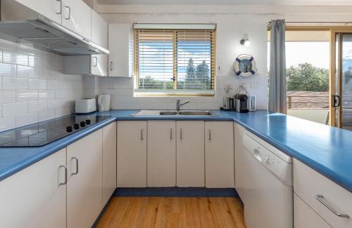 Boomerang Beach Apartment | Oceanside 04 Sea Bliss