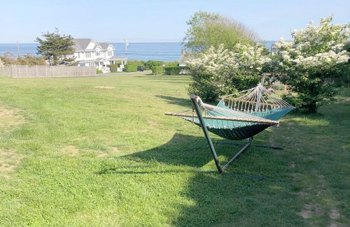 Montauk Apartment | OceanView (2) bedroom (2) bath walk to Town/Beach Pass