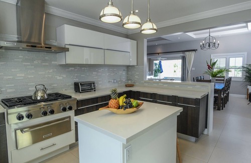 Reading Villa | Oceanview Luxury villa w/Pool/jacuzzi/tennis in gated community with gym