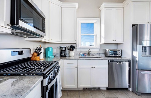Hampton House | Oceanview Oasis | Patio | Parking |5 Mins to Beach