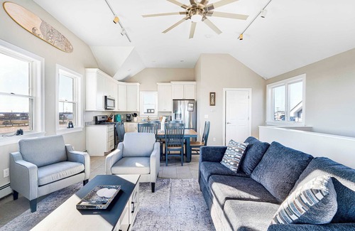 Hampton House | Oceanview Oasis | Patio | Parking |5 Mins to Beach