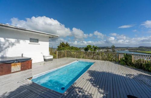 Whangarei House | Oceanview Oasis - with pool and spa