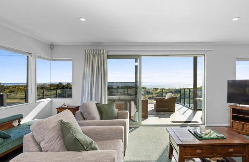 Waihi Beach House | Oceanview on Broadway