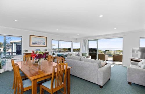 Waihi Beach House | Oceanview on Broadway