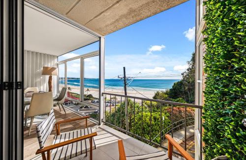 Coolangatta Apartment | Oceanview Retreat - 2 mins walk to Kirra Beach