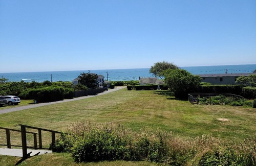 Montauk Apartment | OceanView Studio 3 Twin Pond