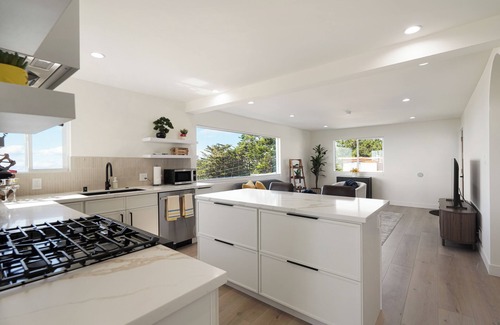 Pacifica Apartment | Oceanview Sunset View 3BR Luxe Home Yard