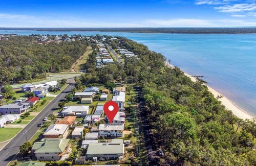 Traviston House | OceanViews on Burrum Up
