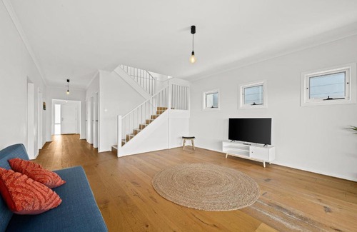 Moana House | Ochre Sunsets - Moana - C21 SouthCoast Holidays