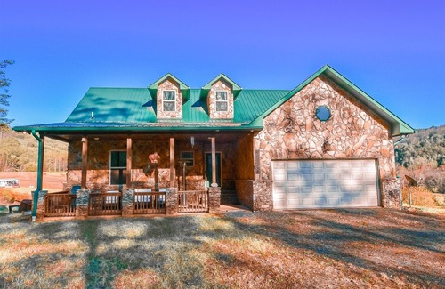 Turtletown House | Ocoee Stone Lodge | 3 Bed, 2 Bath | Wifi | Fireplace