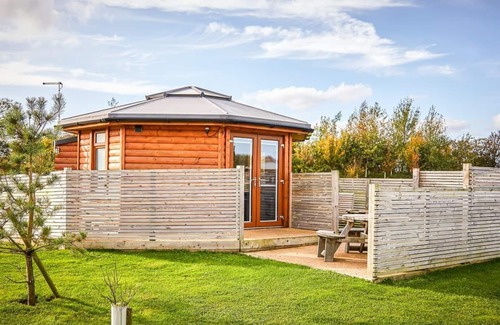 Fitling Ski Chalet | Octi-Lodge Mini Spa Pet