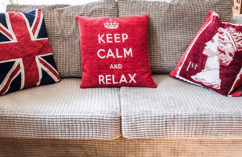 New Forest District House | OCTOBER HOUSE HOLIDAY CABIN, pet friendly, with a garden in Damerham