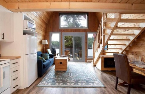 Idabel Lake Cabin | October Sky - Cabin on the Lake! Near Big White 35 mins to Kelowna