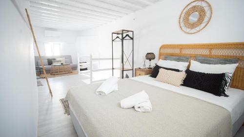 Little Venice Apartment | Oculus Mykonos Venice Suites by Live&Travel