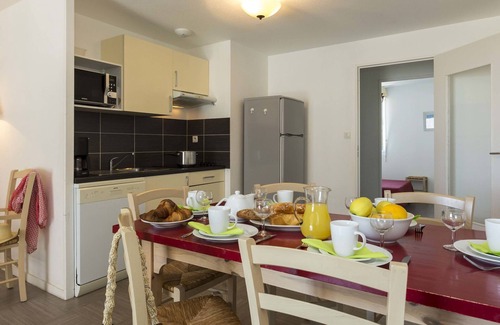 Plougasnou Apartment | Odalys Domaine des Roches Jaunes by Interhome