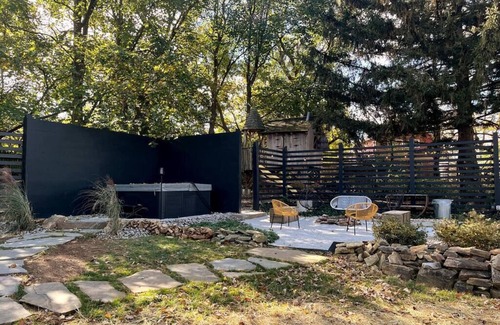 Honey Brook House | Ode to the '70's private home with Hot Tub!
