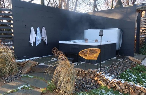 Honey Brook House | Ode to the '70's private home with Hot Tub!