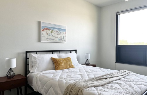 West Des Moines Apartment | ✧Odyssey at Keystone | Chic 1BD Apartment✧