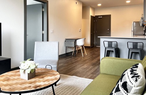 West Des Moines Apartment | ✧Odyssey at Keystone | Enchanting 1BD Apartment✧