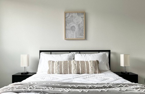West Des Moines Apartment | ✧Odyssey at Keystone | Enchanting 1BD Apartment✧