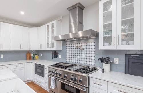 Roswell House | ❤️ of Roswell, walking distance to restaurants, pub, ☕️ shops and trails!