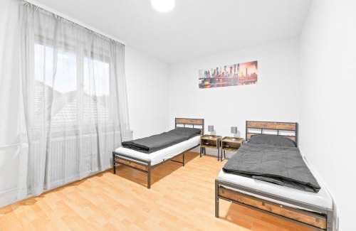 Ofterdingen Apartment | OF02 Komfortables Apartment für Monteure und Teams - 4 Schlafzimmer mit 10 Einzelbetten - LS Crewcomfort - weitere Unterkünfte verfügbar