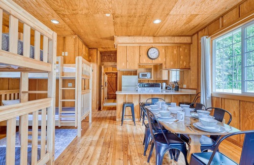 Anacortes House | Off-Grid Bungalow Cabin| Private Ranch | Sleeps 8