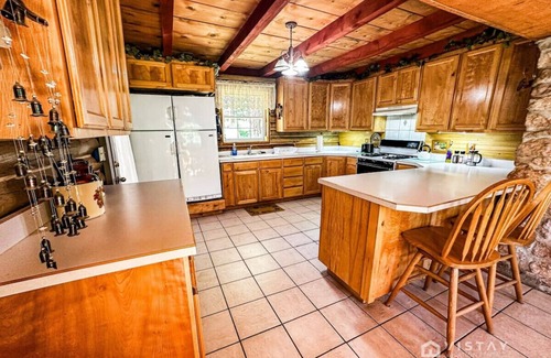 Duck Creek Village Cabin | Off-grid Cabin at Angel Valley Ranch