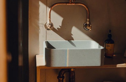 Yarramundi House | Off-Grid Cabin Nestled into Bush with Creek Access - Kaia