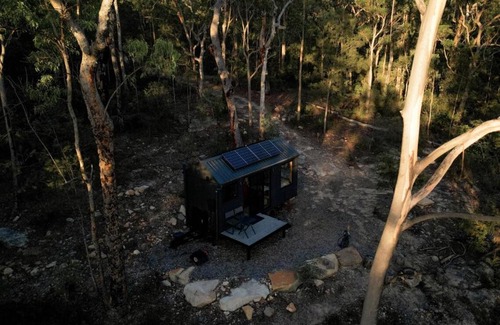Yarramundi House | Off-Grid Cabin Nestled into Bush with Creek Access - Kaia