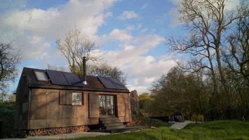 Gillingham House | Off-grid Cork Cabin - Hot-Tub - Sleeps 2