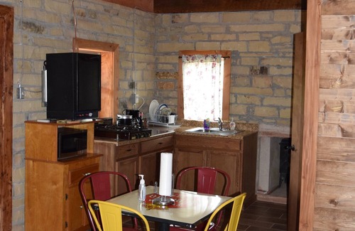 Mulhall Cabin | Off Grid experimental Rock-foam board-rock cabin