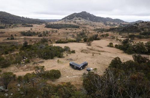 Tenterfield House | Off-Grid Farm Stay with Scenic Views