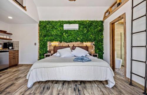 Wimberley House | Off-Grid Luxurious Tiny Cabin with Incredible Outdoor and Indoor in Texas