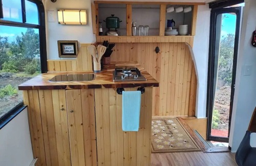 Ocean View House | Off-Grid Renovated tour bus Adventure!