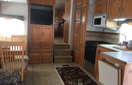 Squaw Valley House | Off-Grid RV 🏕 - Be Adventurous, Come Stay With Us and Live Off-Grid