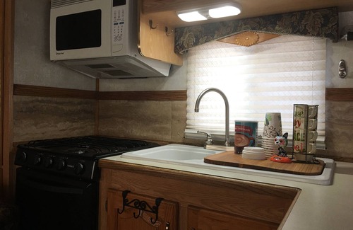 Squaw Valley House | Off-Grid RV 🏕 - Be Adventurous, Come Stay With Us and Live Off-Grid