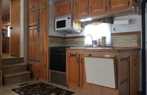 Squaw Valley House | Off-Grid RV 🏕 - Be Adventurous, Come Stay With Us and Live Off-Grid