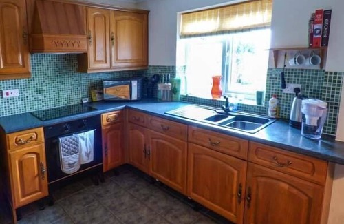 Hixon Cottage | OFF PUDDLE HILL, family friendly, with a garden in Hixon