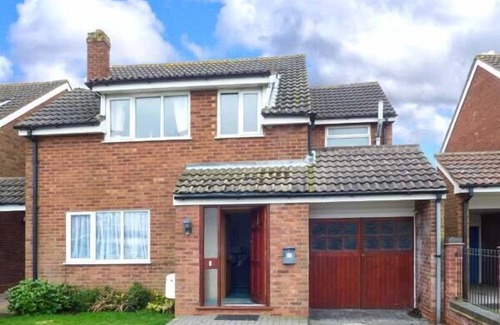Hixon Cottage | OFF PUDDLE HILL, family friendly, with a garden in Hixon